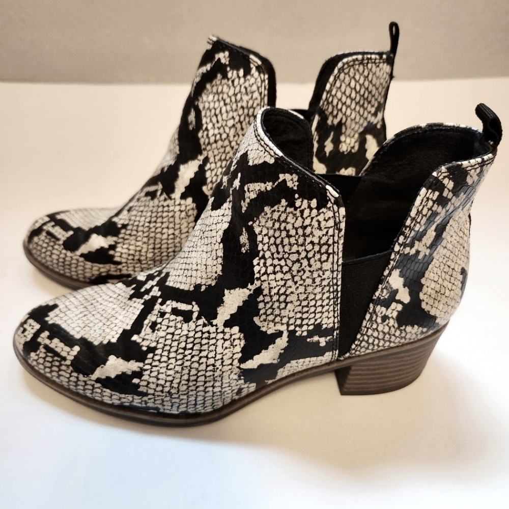 Dr.Scholl's Teammate Snakeskin Chelsea Bootie 6.5 US